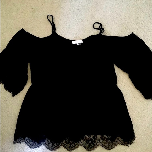 1.State “Cold shoulder” blouse with lace detail - Picture 1 of 6